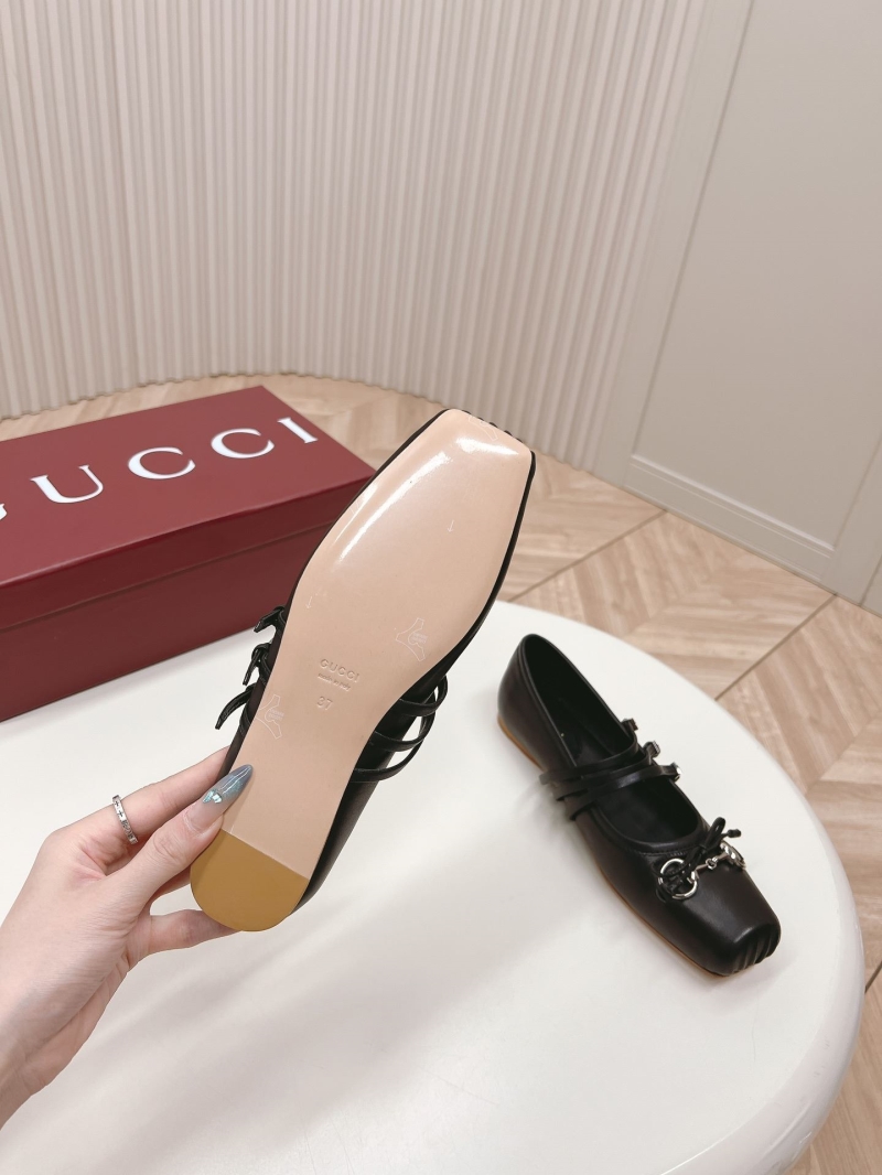 Gucci Flat Shoes